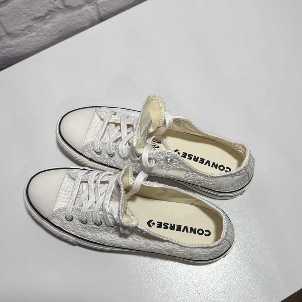 NWT converse - Picture 8 of 9